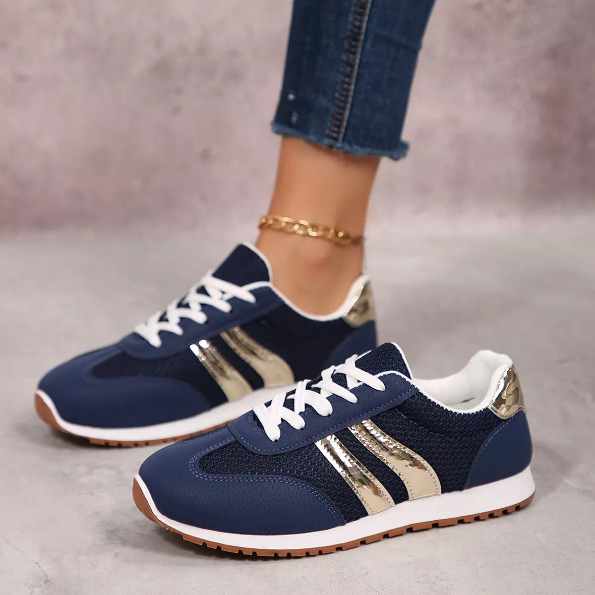 Round Toe Lace Up Sneakers - Lilixa.store