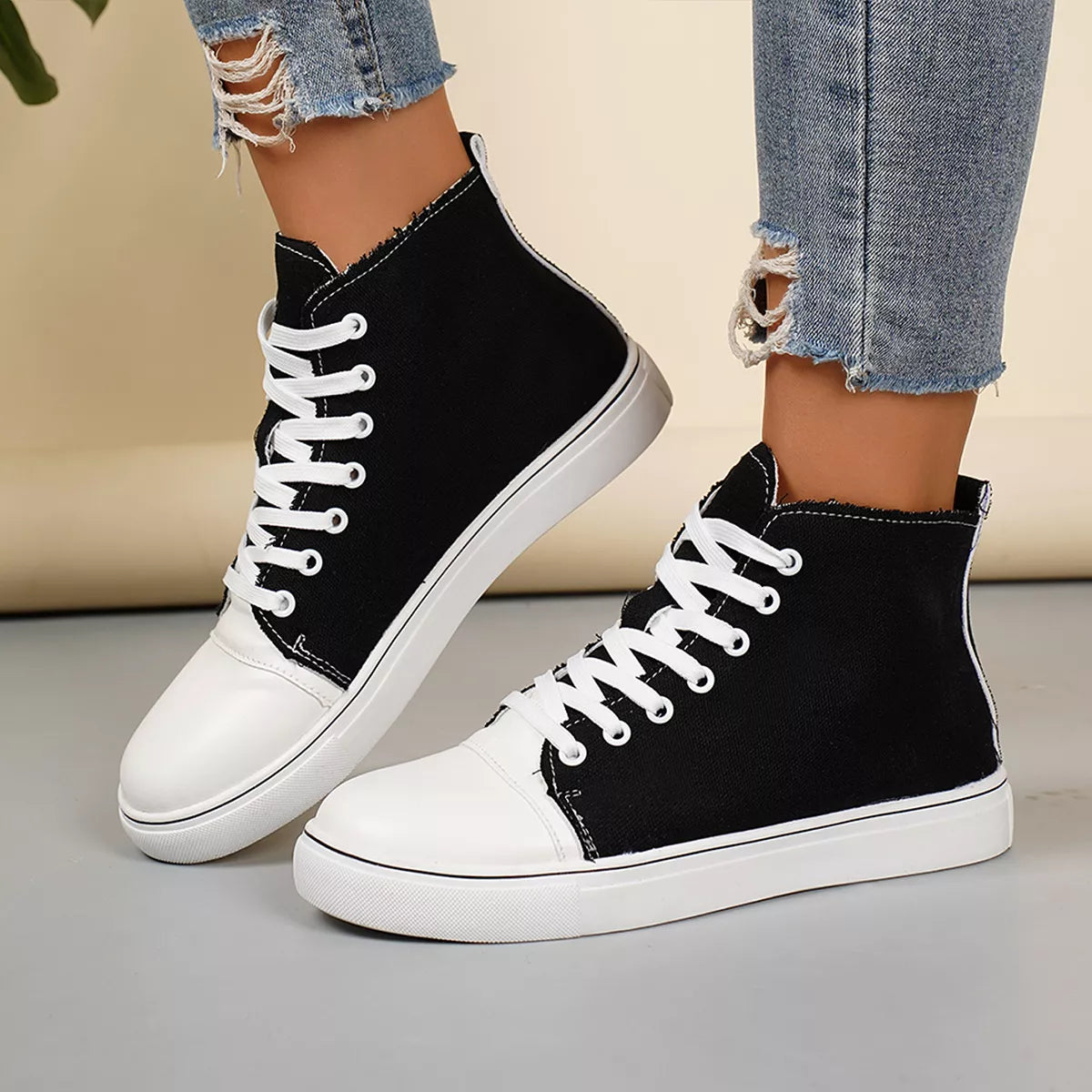 Round Toe Lace Up Sneakers - Lilixa.store