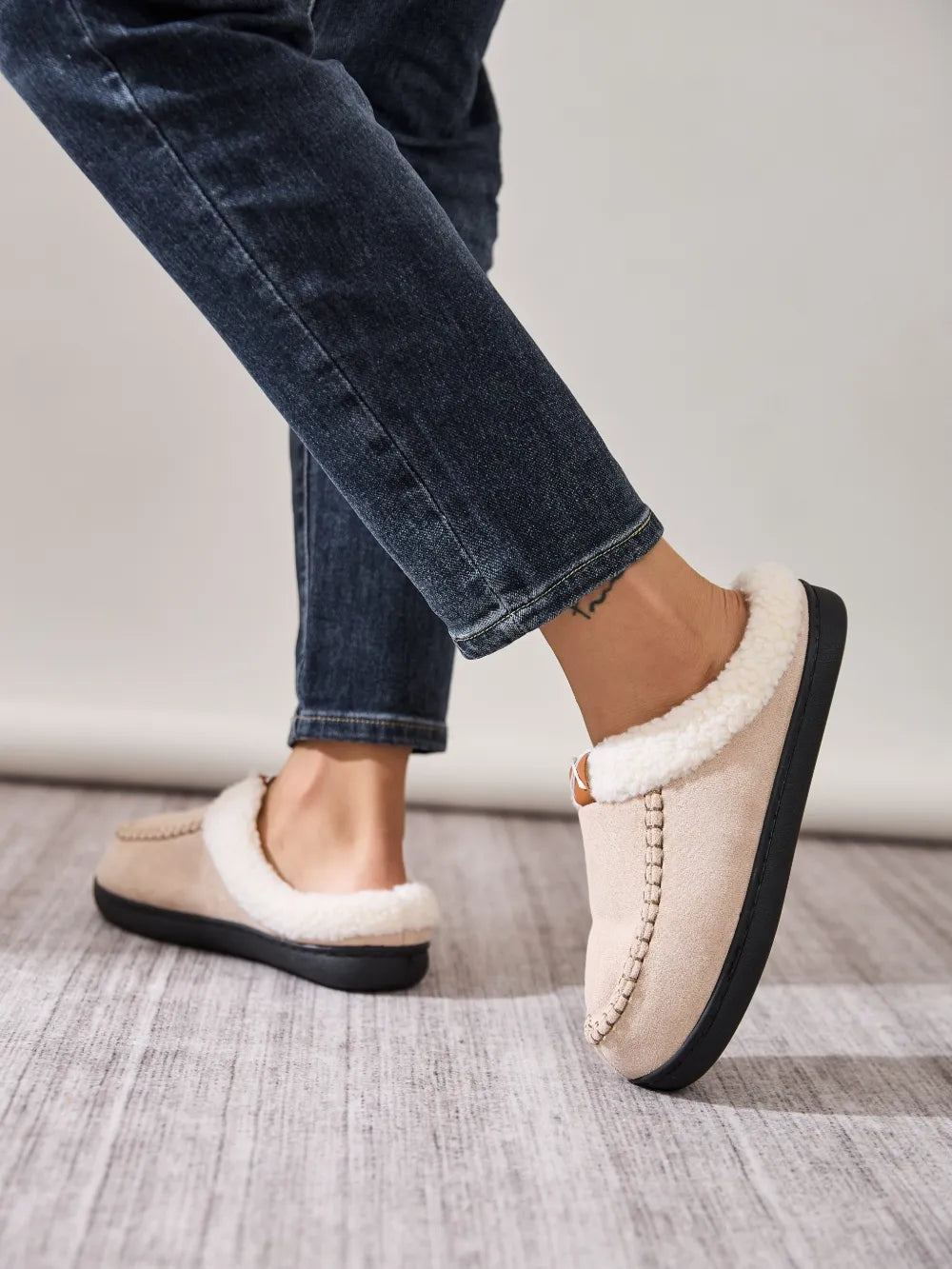 Contrast Round Toe Flat Slippers - Lilixa.store
