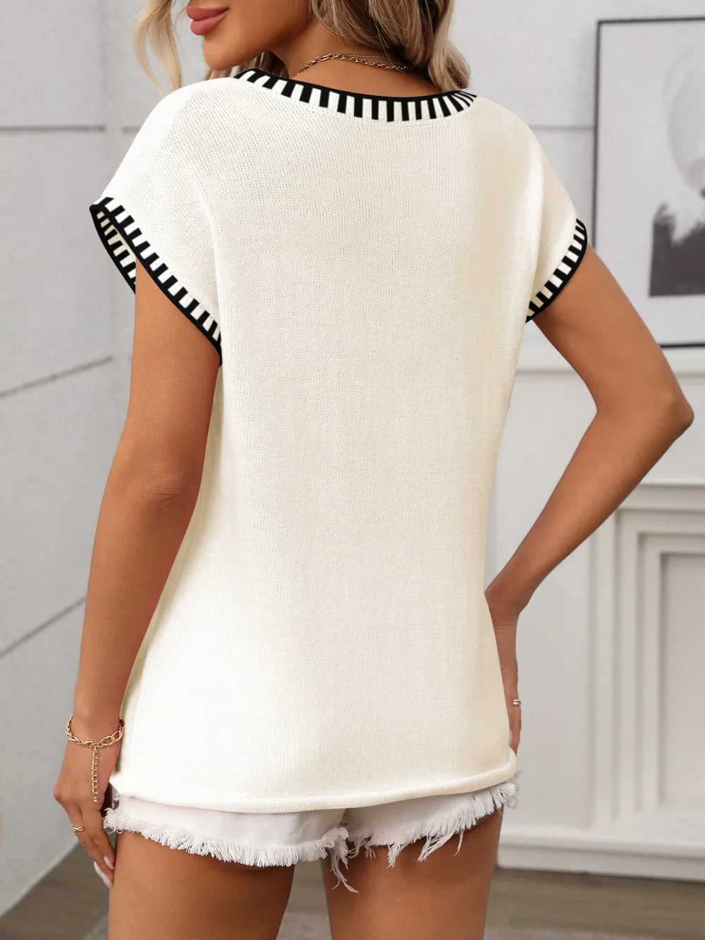 Contrast Trim V-Neck Short Sleeve Knit Top - Lilixa.store