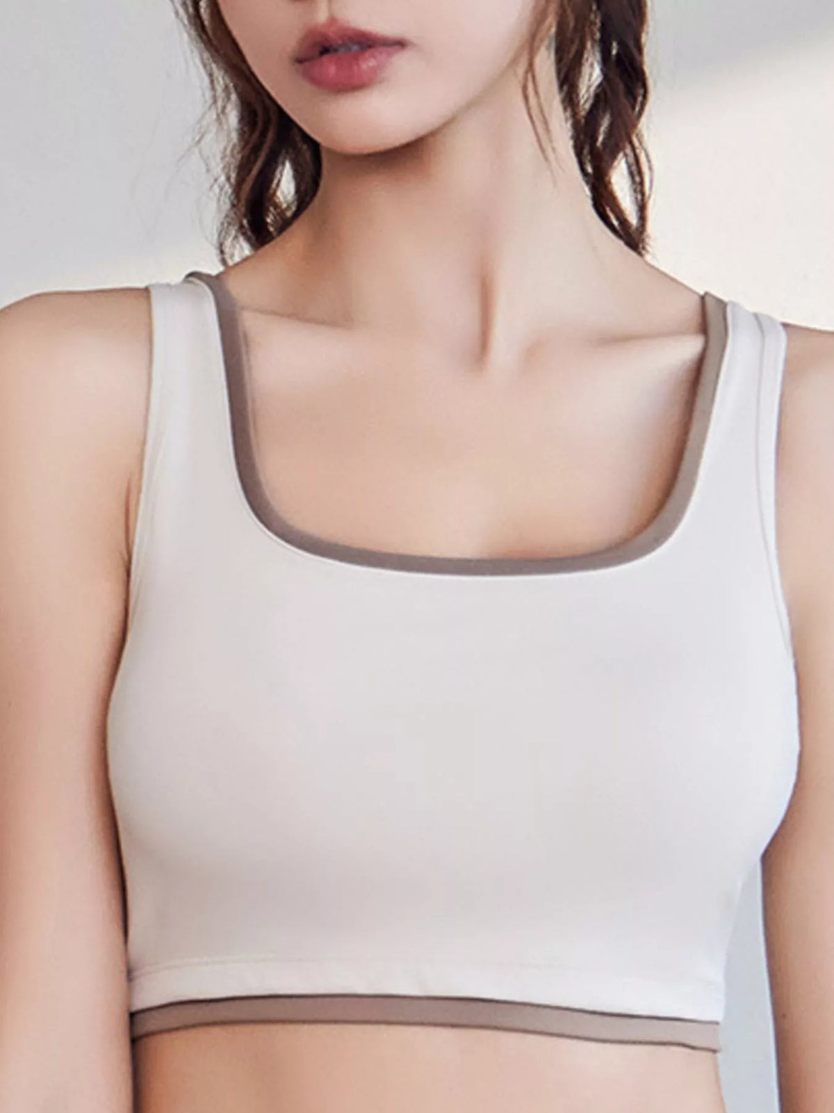 Contrast Trim Scoop Neck Active Bra