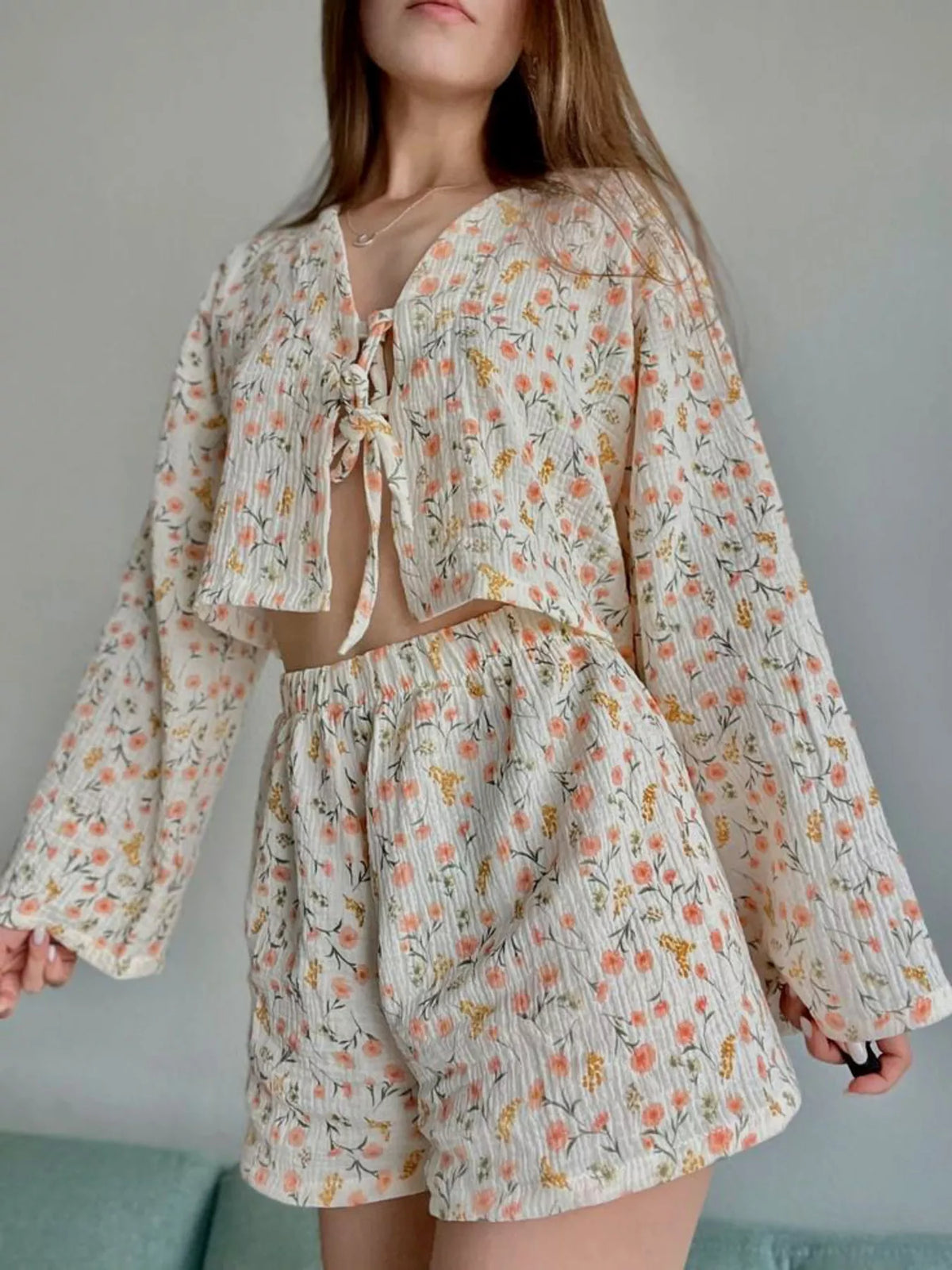 Floral Print Crinkle Texture Tie-Front Top and Shorts Set - Lilixa.store