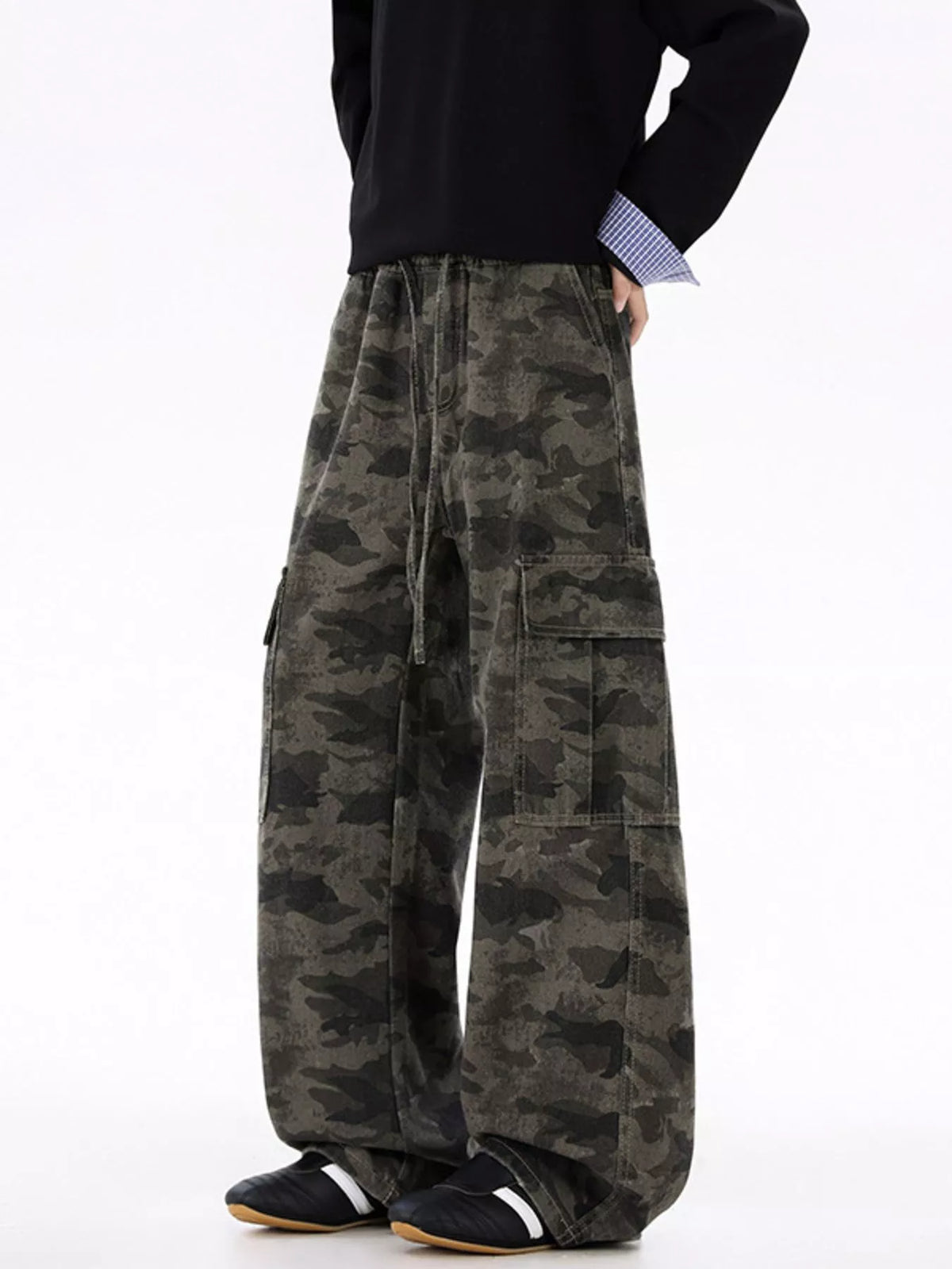 Men's Plus Size Drawstring Camouflage Wide Leg Pants in Green Camouflage, view 2