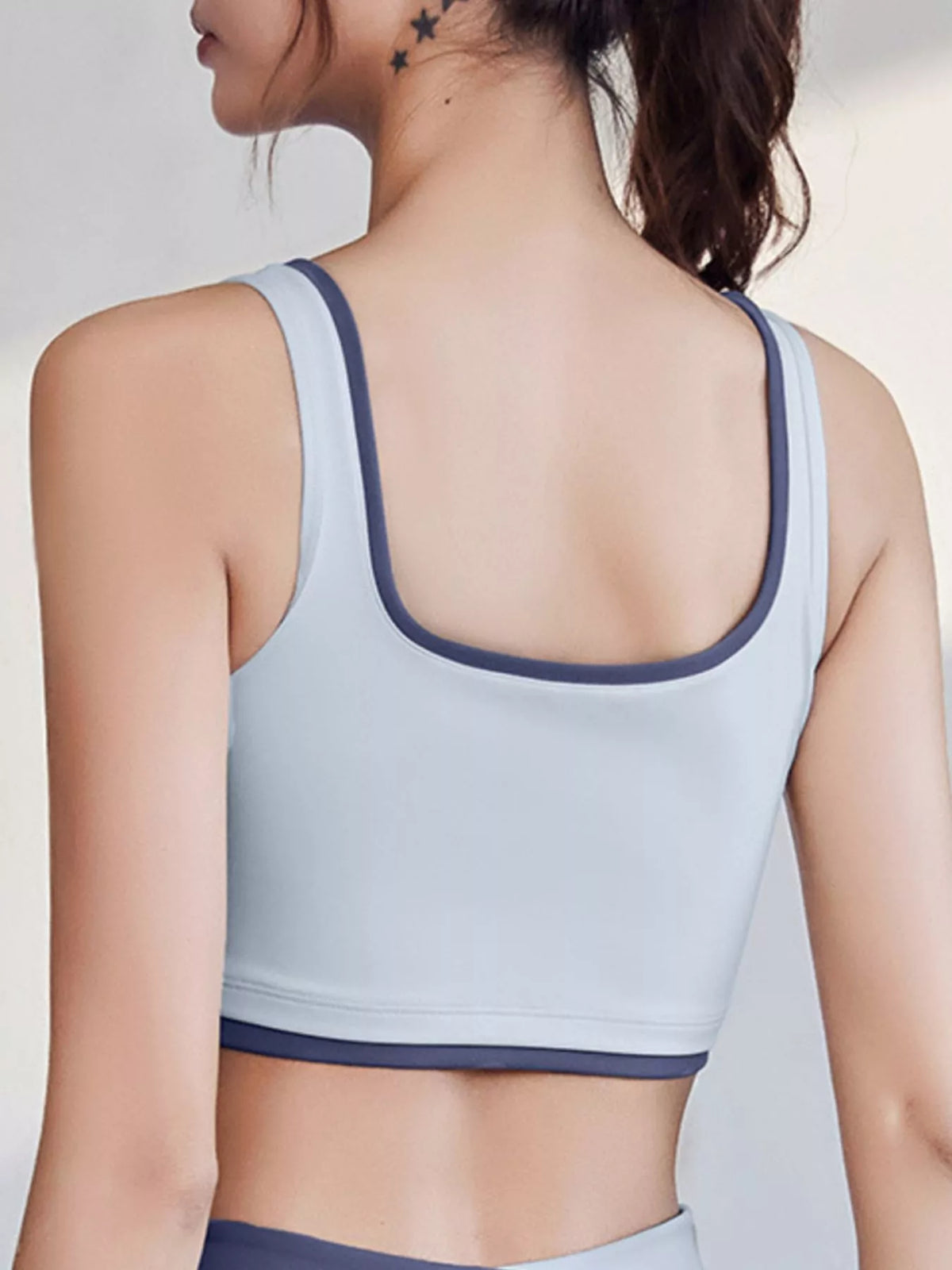 Contrast Trim Scoop Neck Active Bra