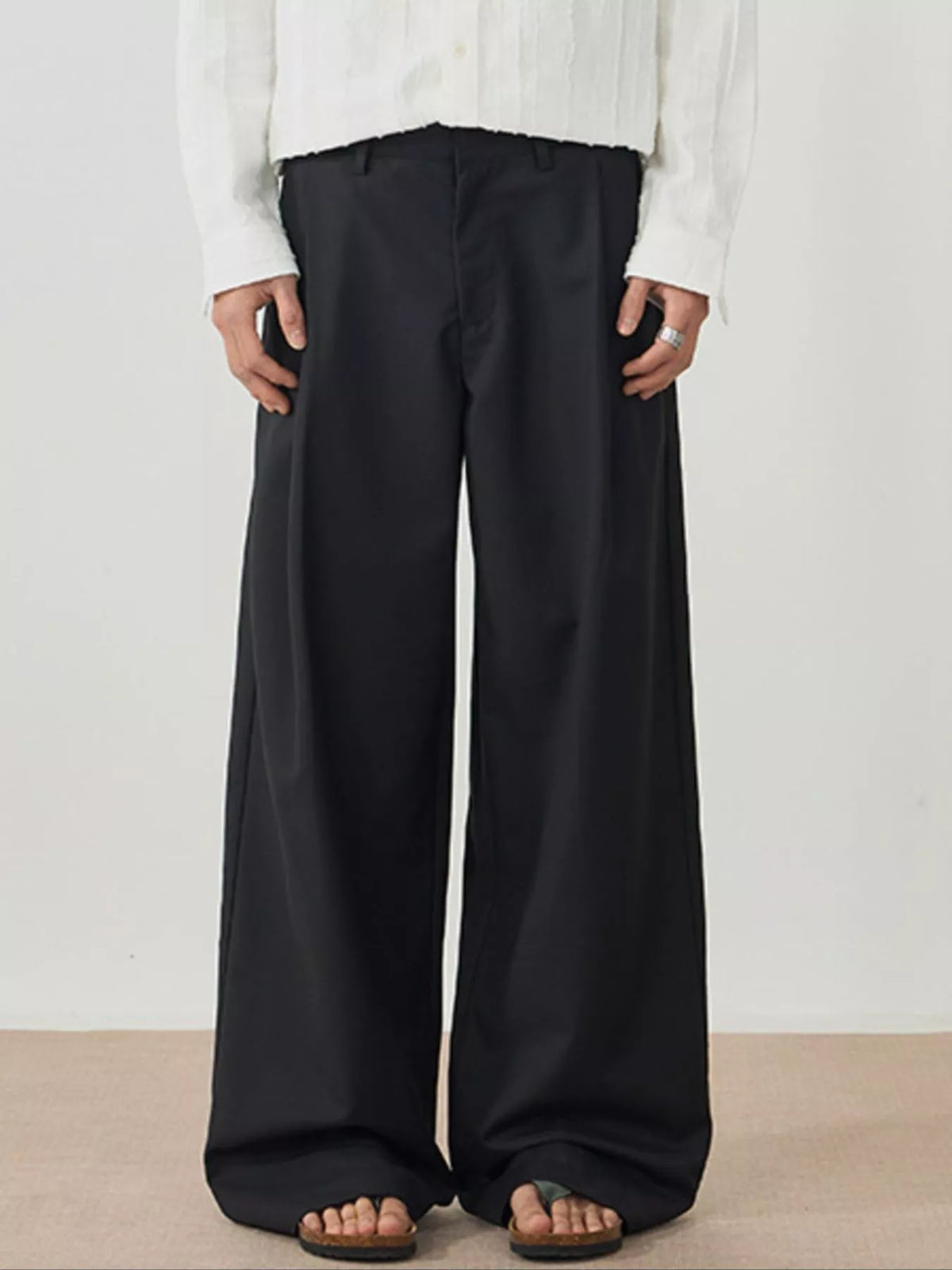 Men's Wide Leg Pleated Pants in Black