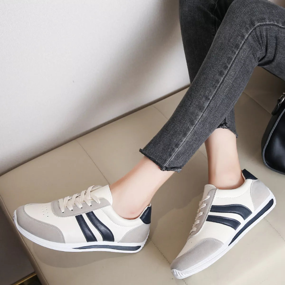 Round Toe Lace Up Sneakers - Lilixa.store