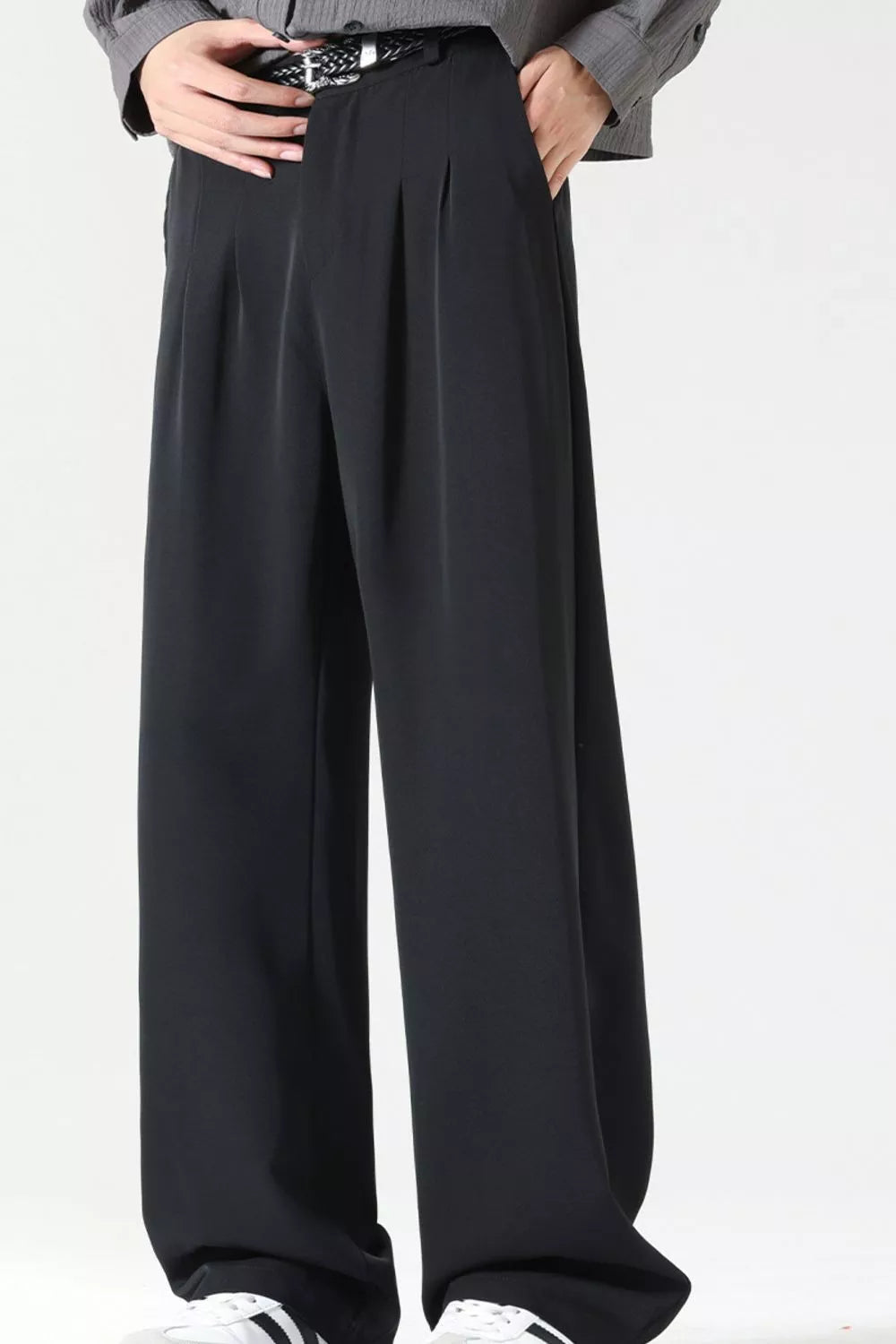 Men's Plus Size Wide Leg Pleated Dress Pants in Black