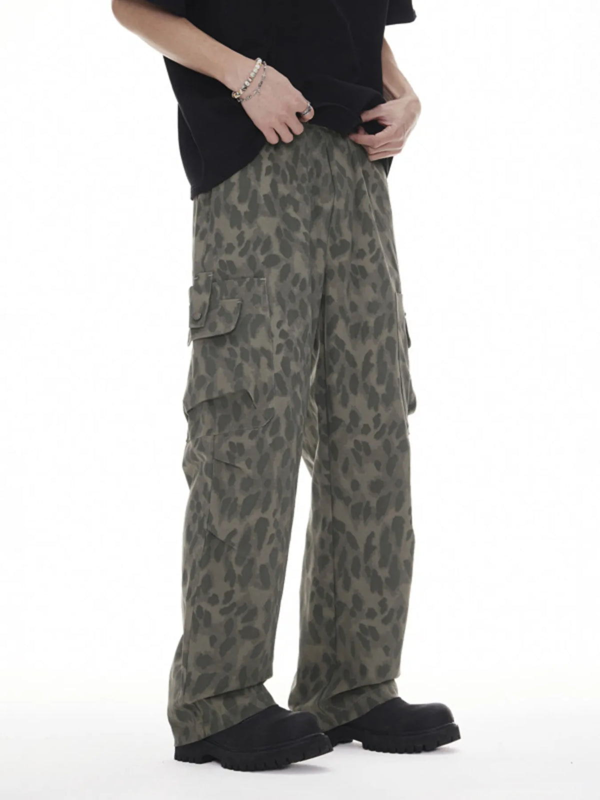 Men's Plus Size Leopard Wide Leg Cargo Pants in Leopard Print, view 4