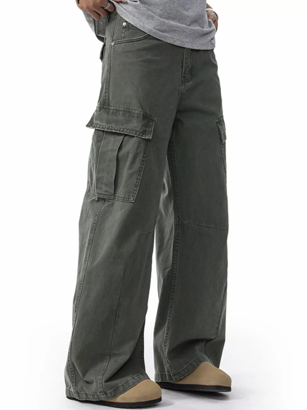 Men's Loose Fit Cargo Pants in Army Green