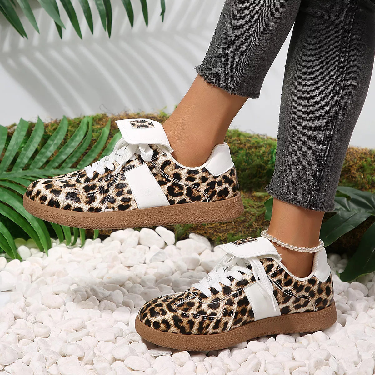 Round Toe Lace Up Sneakers - Lilixa.store