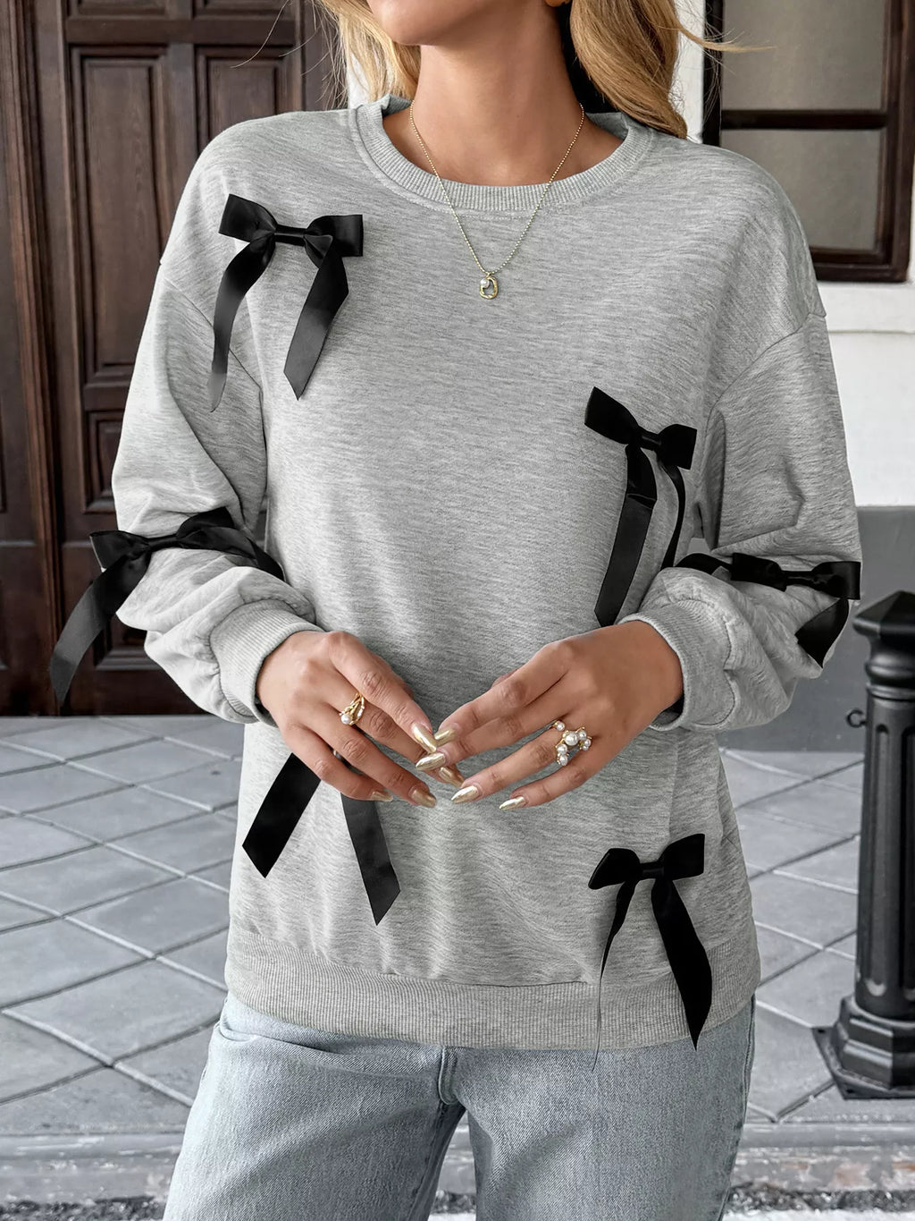 Bow Detail Round Neck Sweatshirt - Lilixa.store