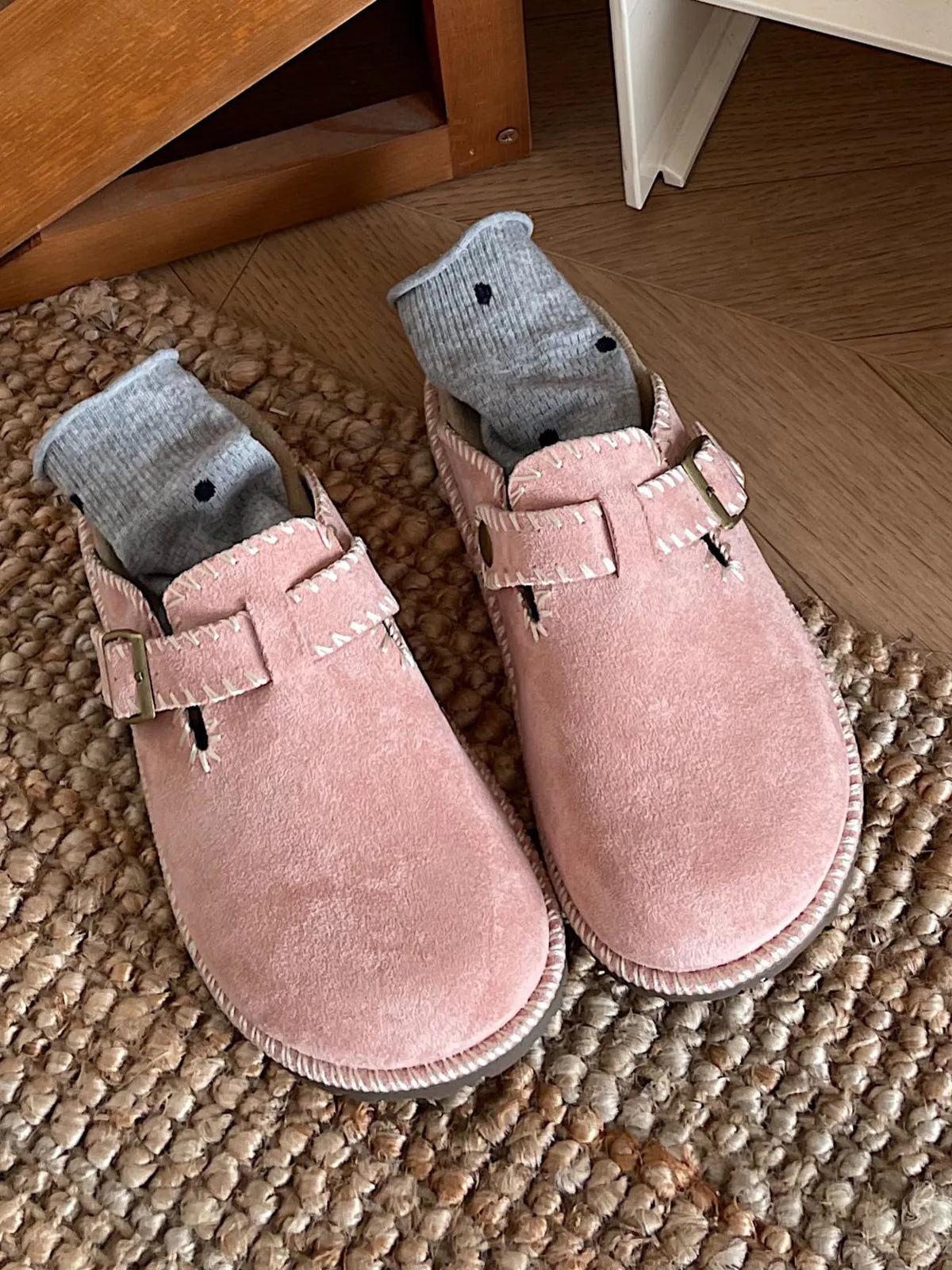 Round Toe Flats Slip-Ons in Pink