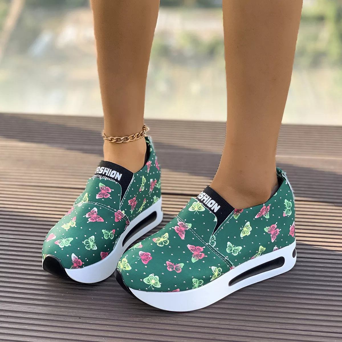 Butterfly Round Toe Slip-Ons in Green