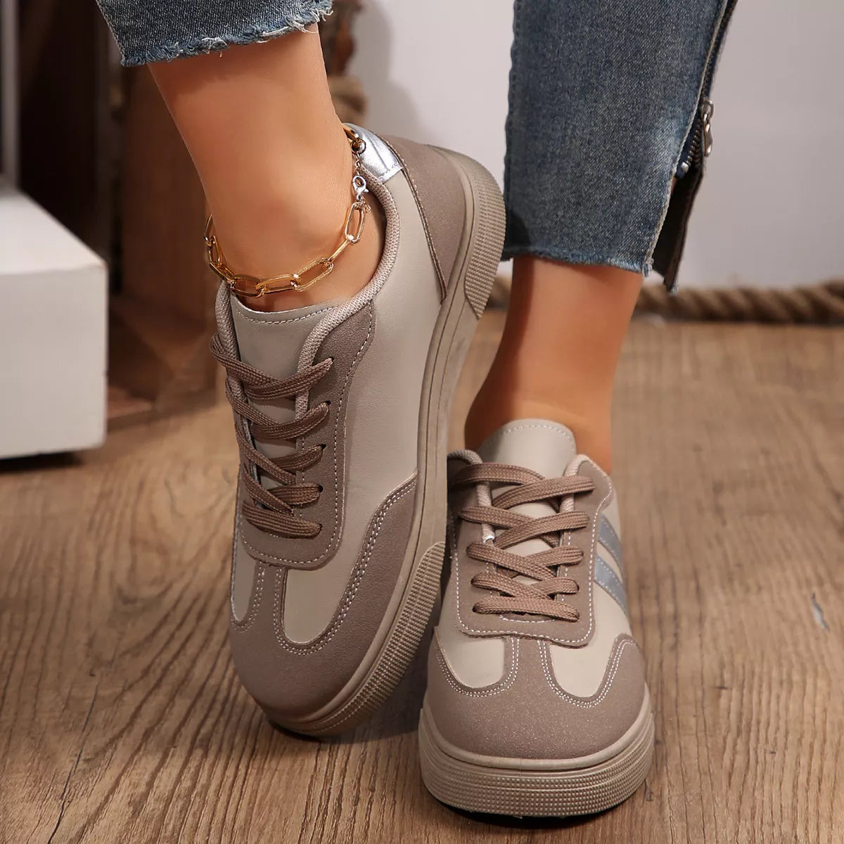 Round Toe Lace Up Sneakers - Lilixa.store