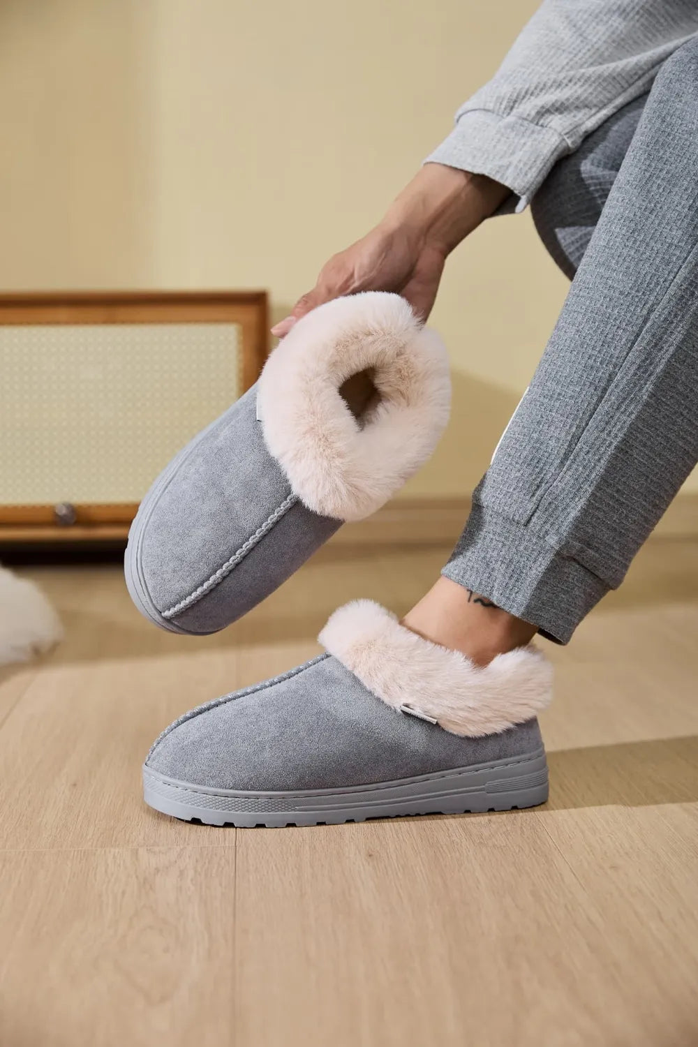 Faux Fur Round Toe Platform Slippers - Lilixa.store