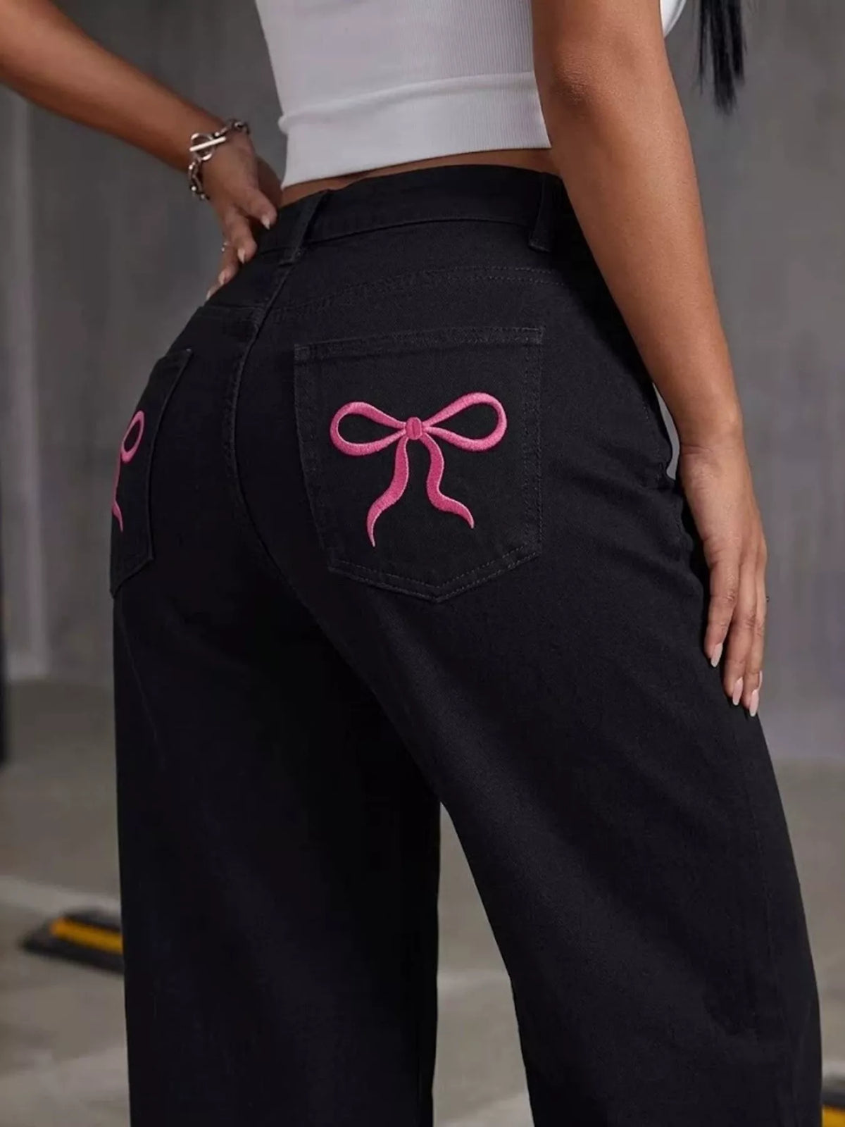 High-Waisted Wide-Leg Jeans in Black, view 4