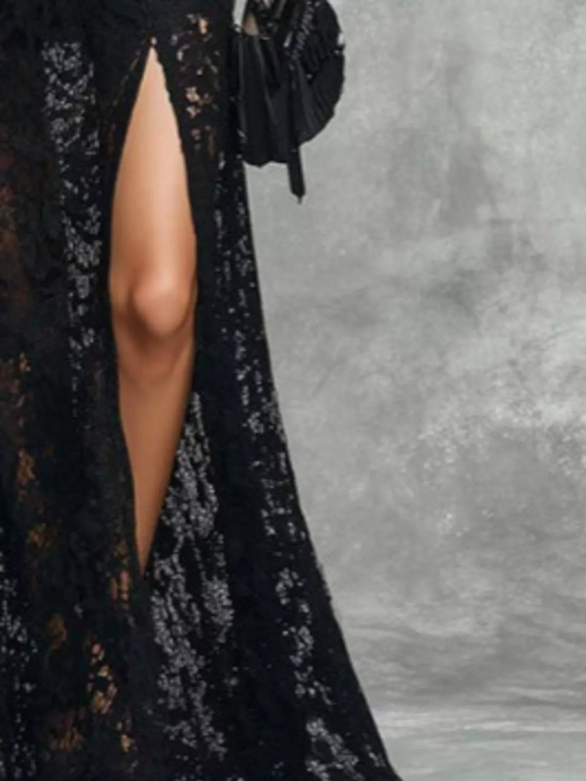 Ärmelloses Maxikleid mit Schlitz und Spitze
