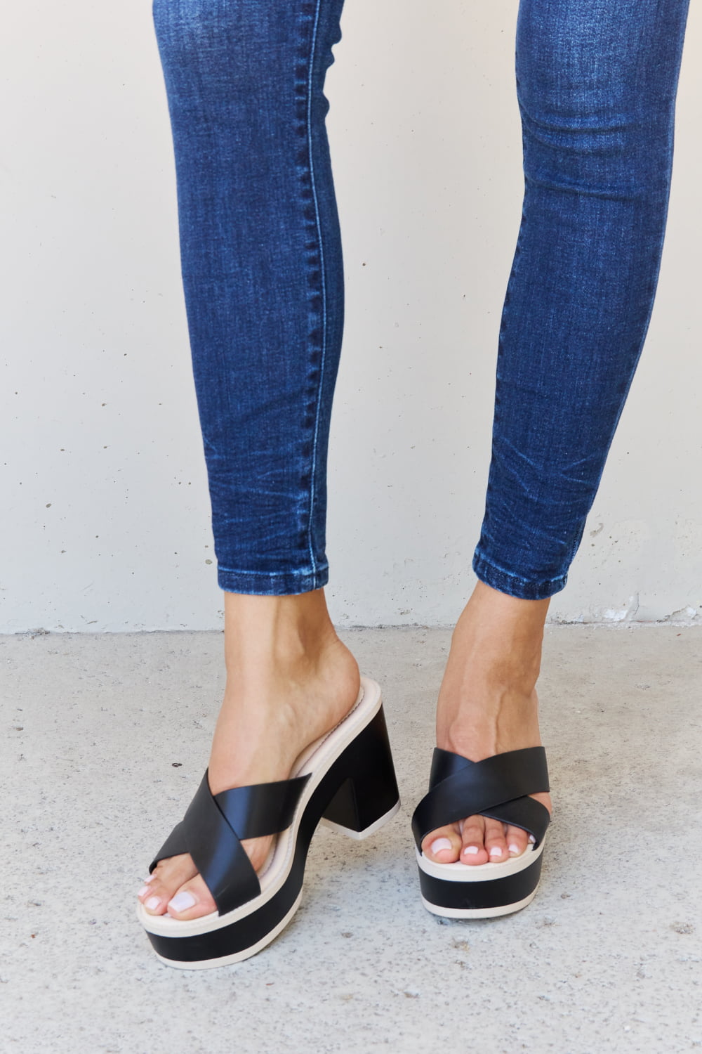 Weeboo Cherish The Moments Contrast Platform Sandals in Black - Lilixa.store