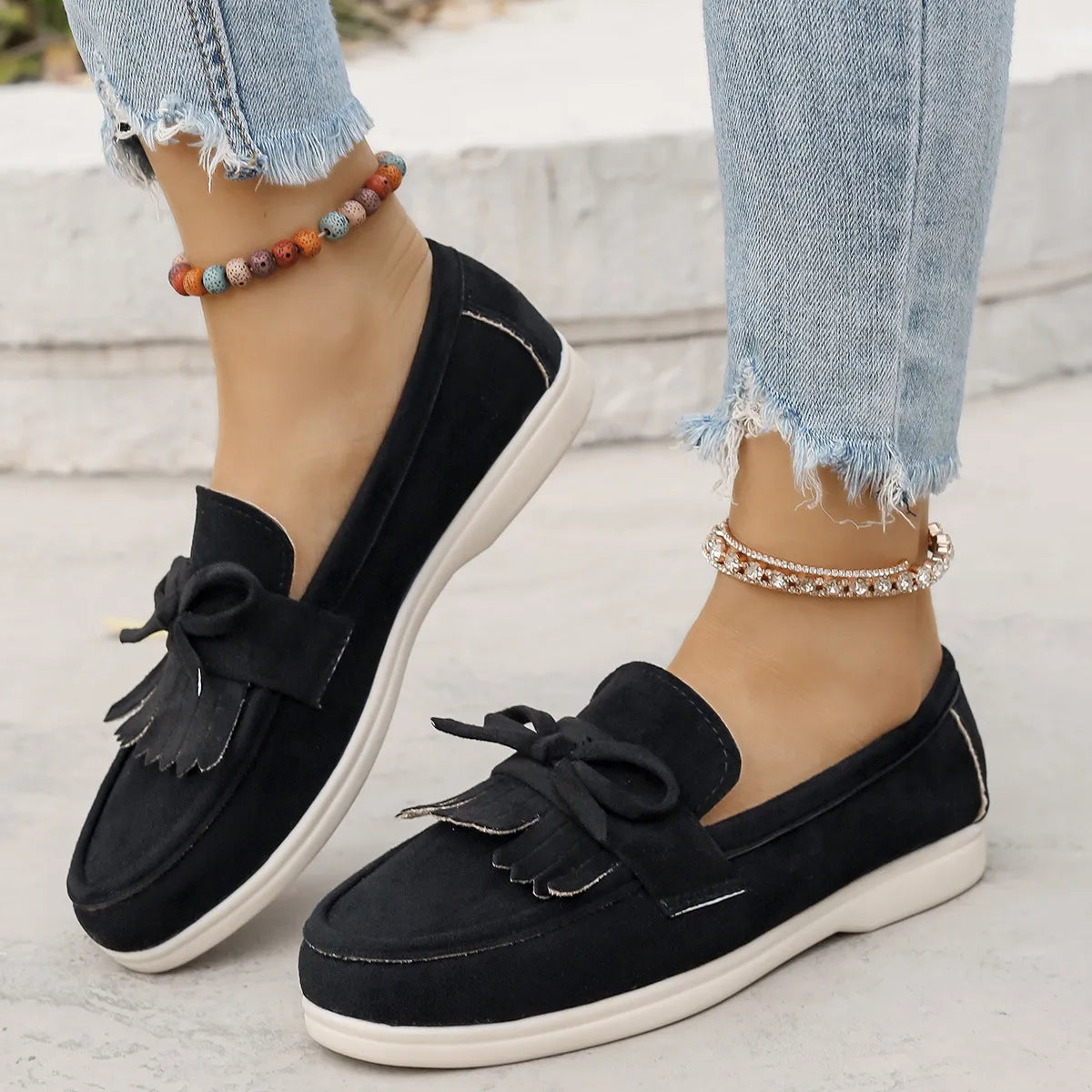 Round Toe Flats Loafers in Black
