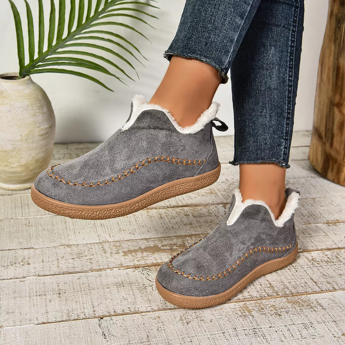 Round Toe Plush Lined Shoes - Lilixa.store