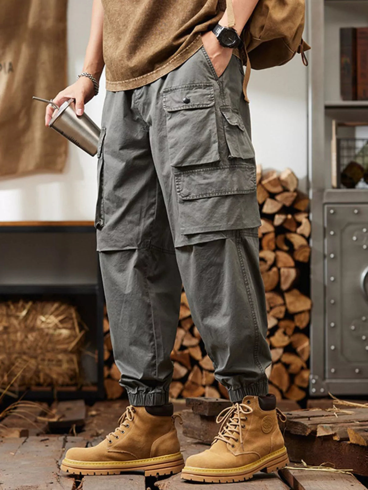 Men's Plus Size Relaxed Fit Multi-Pocket Cargo Pants in Grey