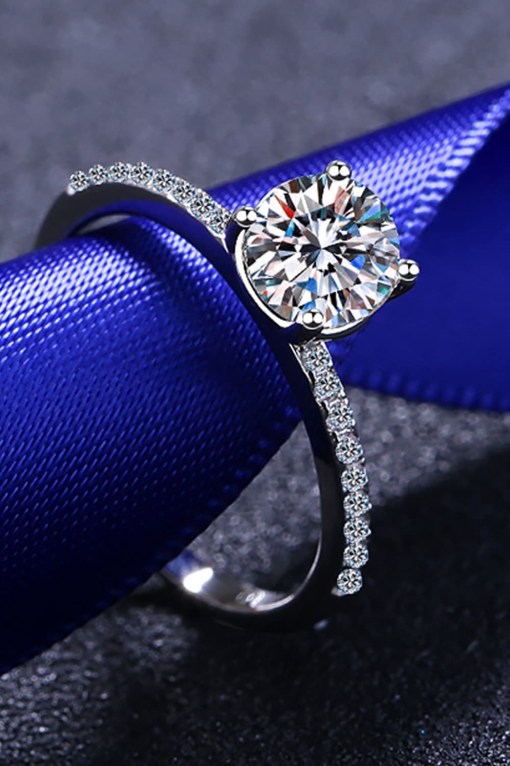 1 Carat Moissanite Rhodium-Plated Side Stone Ring - Lilixa.store