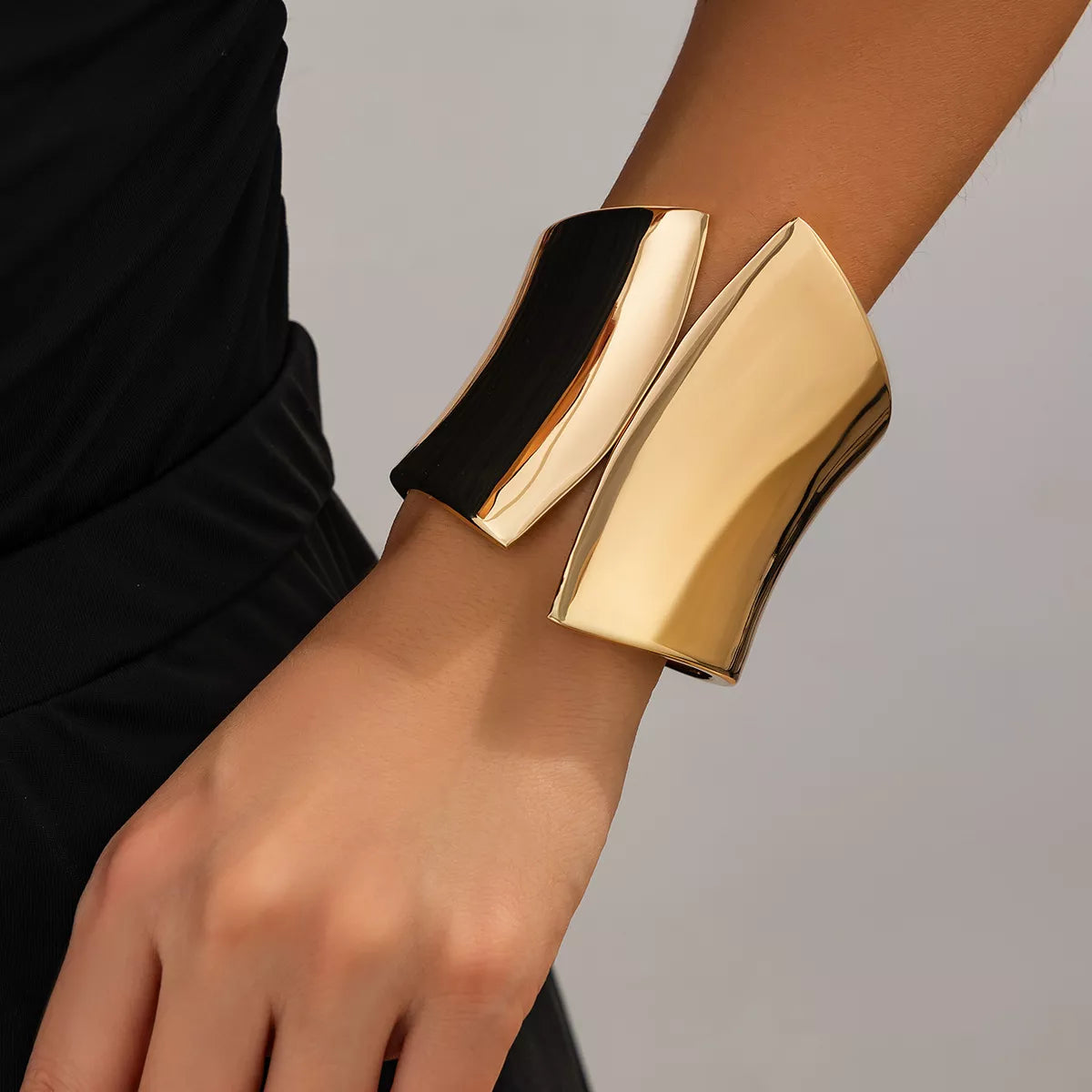 Wide Cuff Bracelet - Lilixa.store