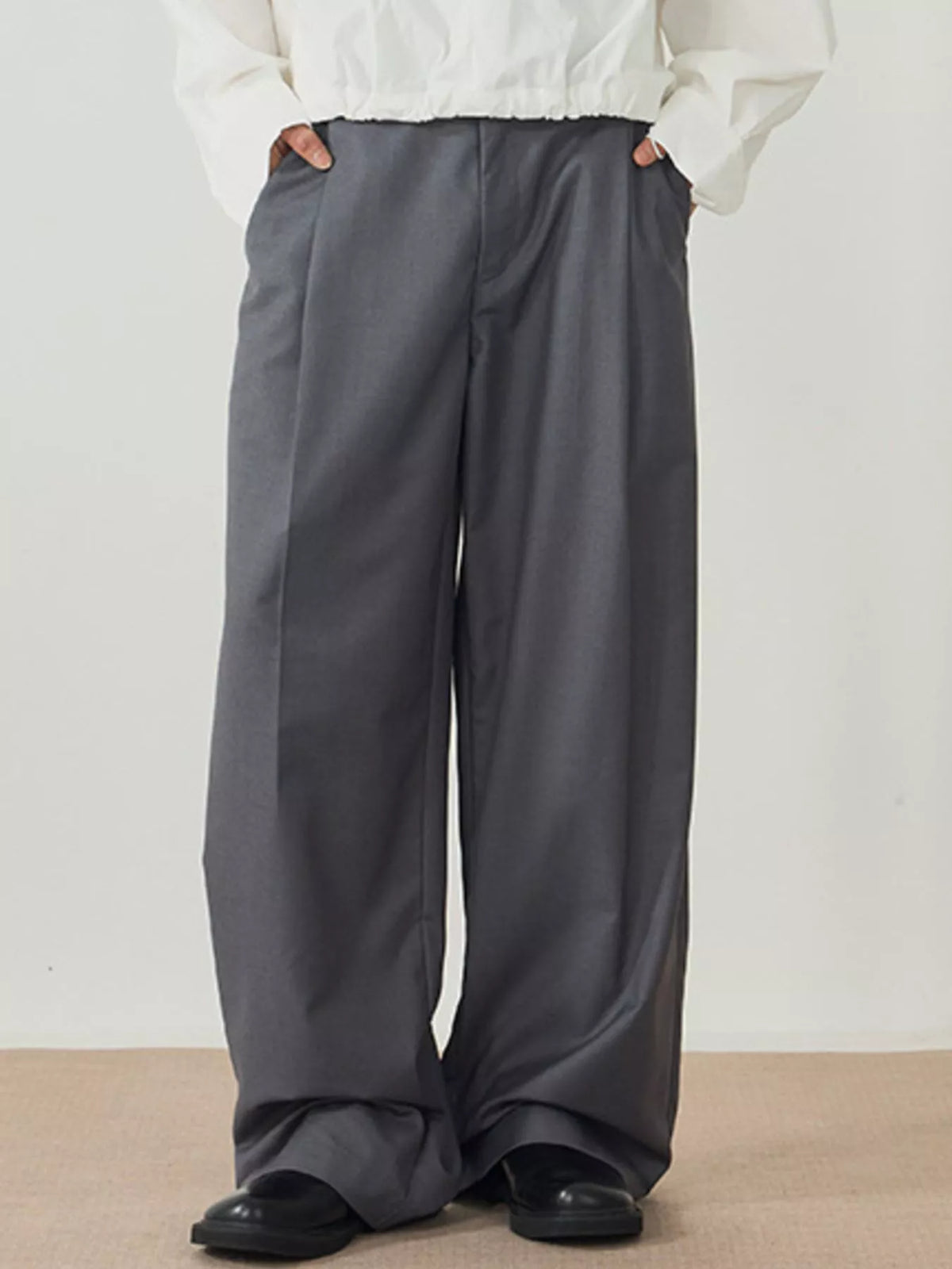 Men's Wide Leg Pleated Pants in Dark Gray