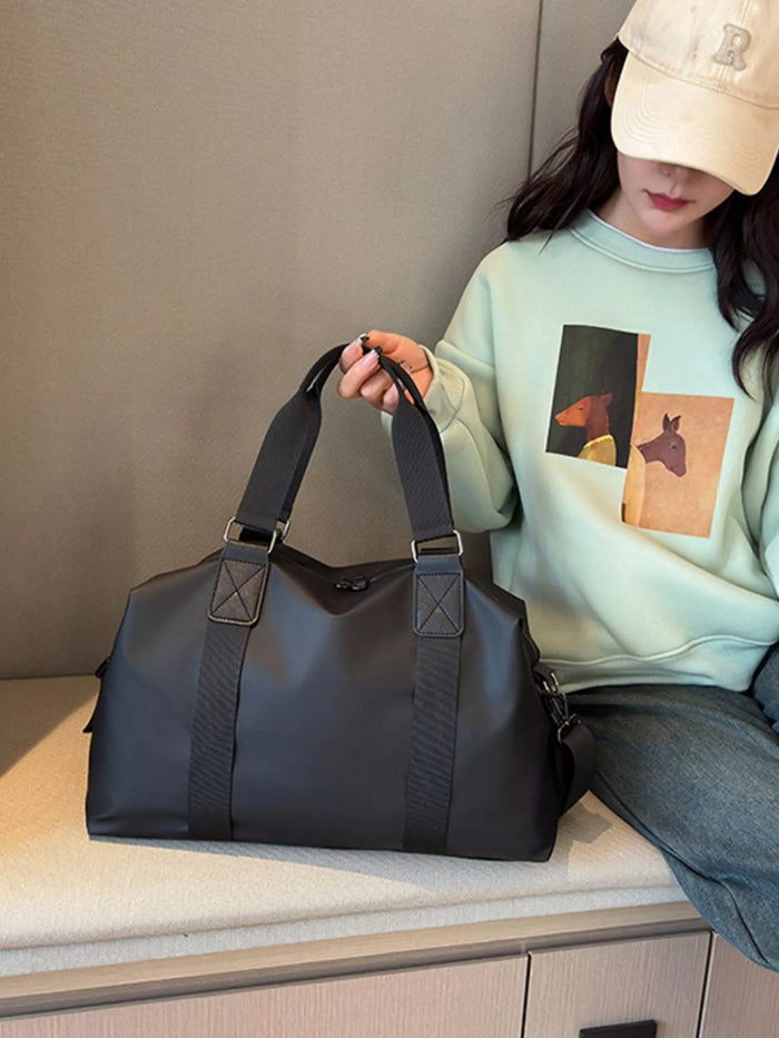 Adjustable Strap Duffel Travel Bag in Black