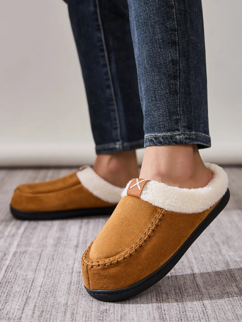 Contrast Round Toe Flat Slippers - Lilixa.store