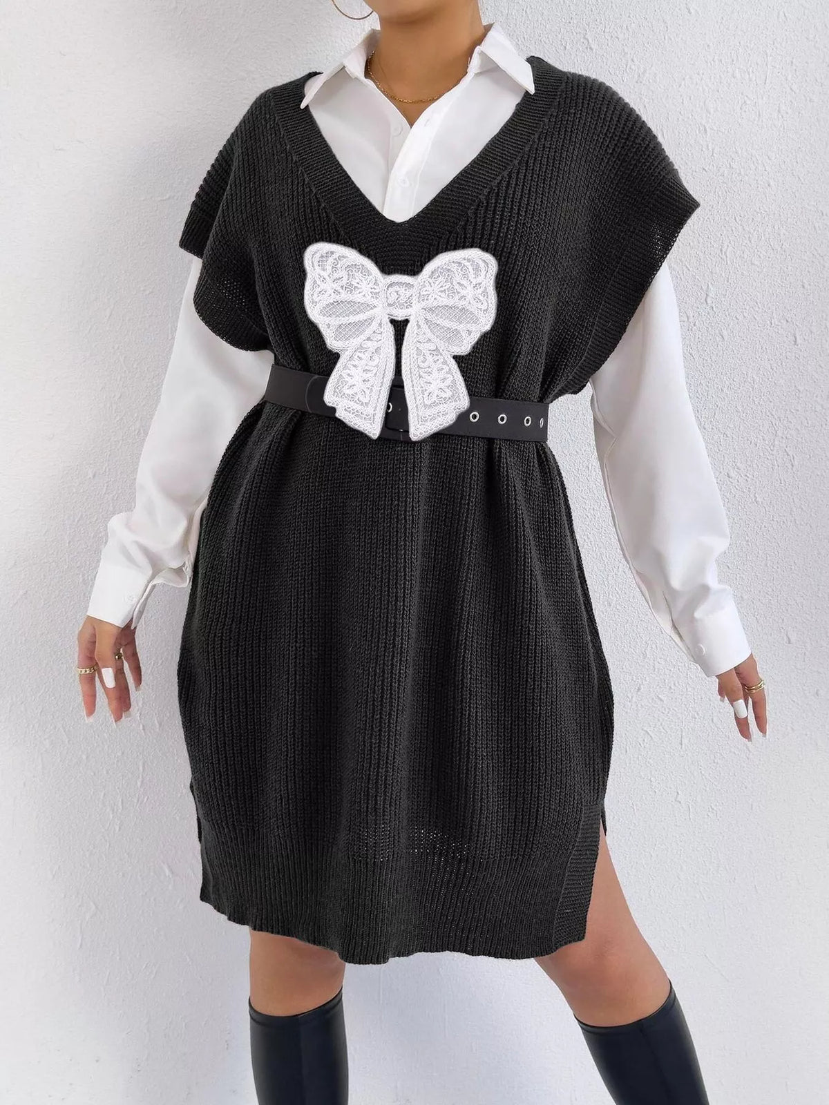 Embroidered Bow V-Neck Sweater Vest - Lilixa.store