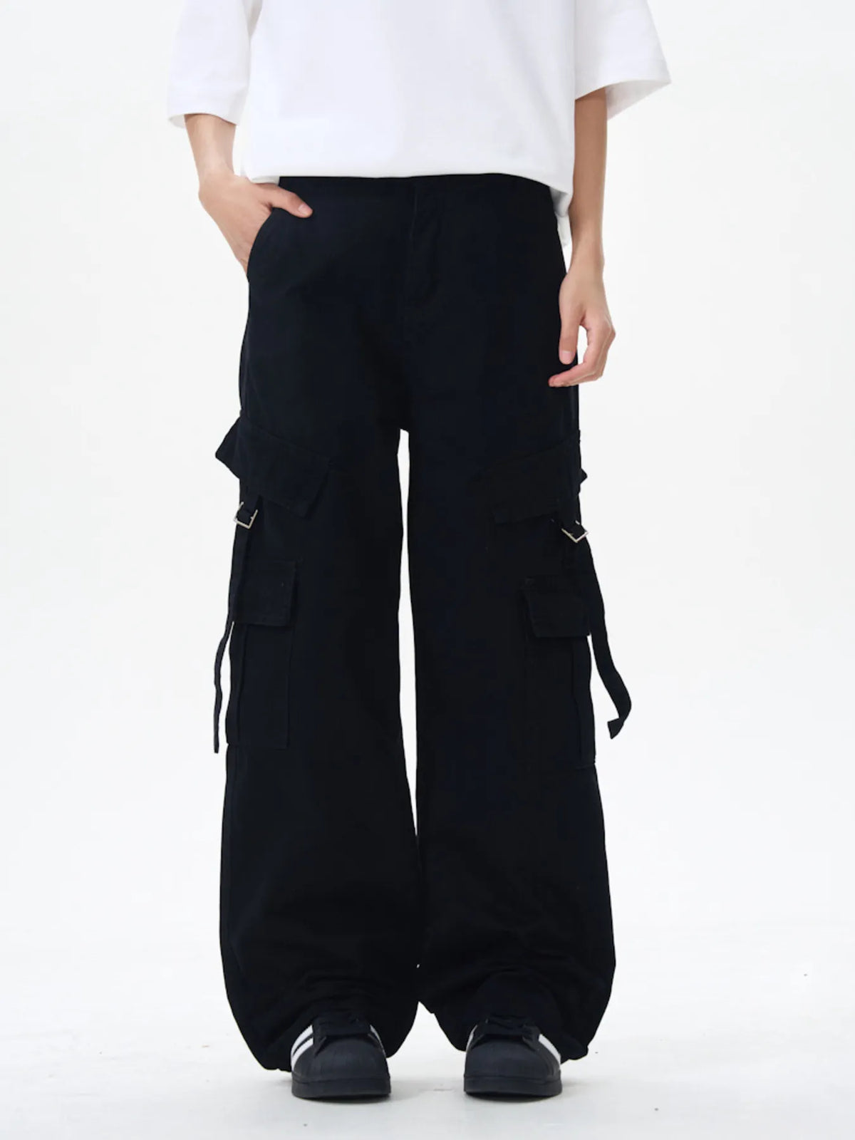Men's Wide Leg Cargo Pants in Black