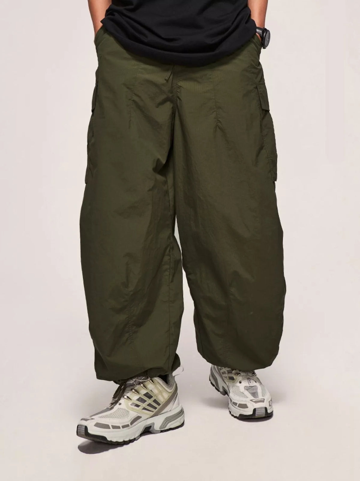 Men's Wide Leg Cargo Pants in Army Green
