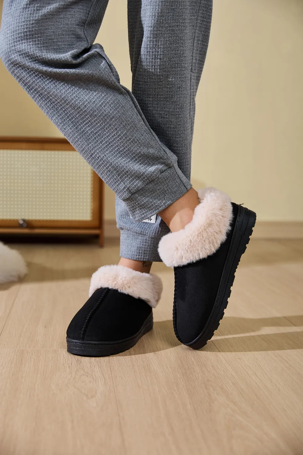 Faux Fur Round Toe Platform Slippers - Lilixa.store