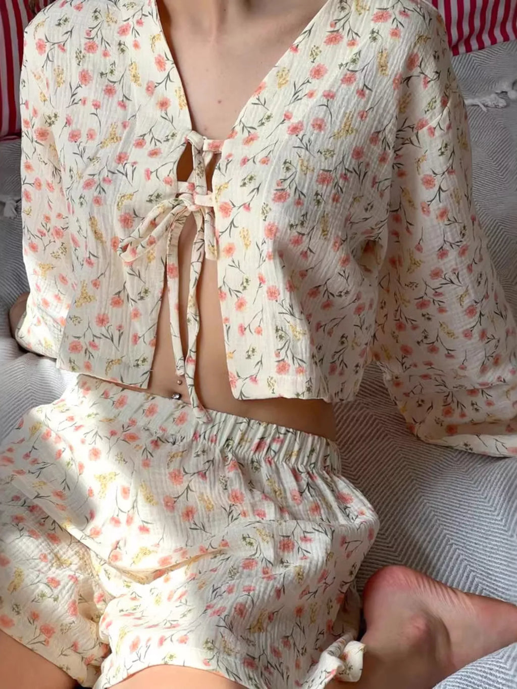 Floral Print Crinkle Texture Tie-Front Top and Shorts Set - Lilixa.store