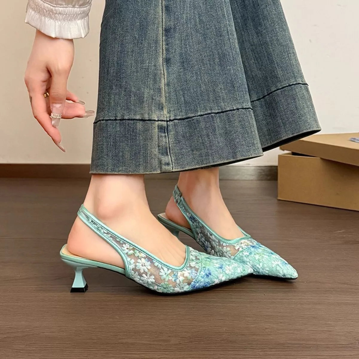 Lace Pointed-Toe Slingback Pumps - Lilixa.store