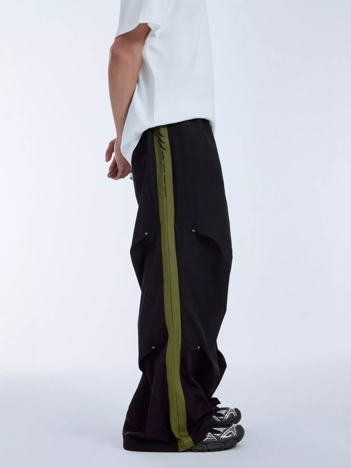 Men's Side Stripe Relaxed Fit Pants, view 5