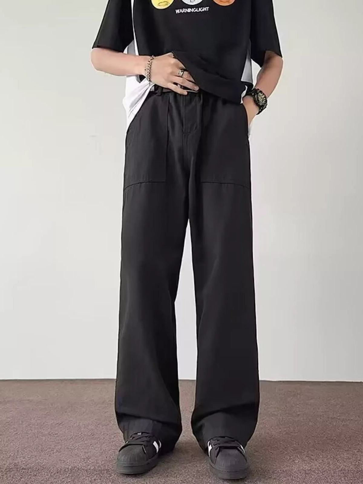 Men's Loose Fit Cargo Pants in Black