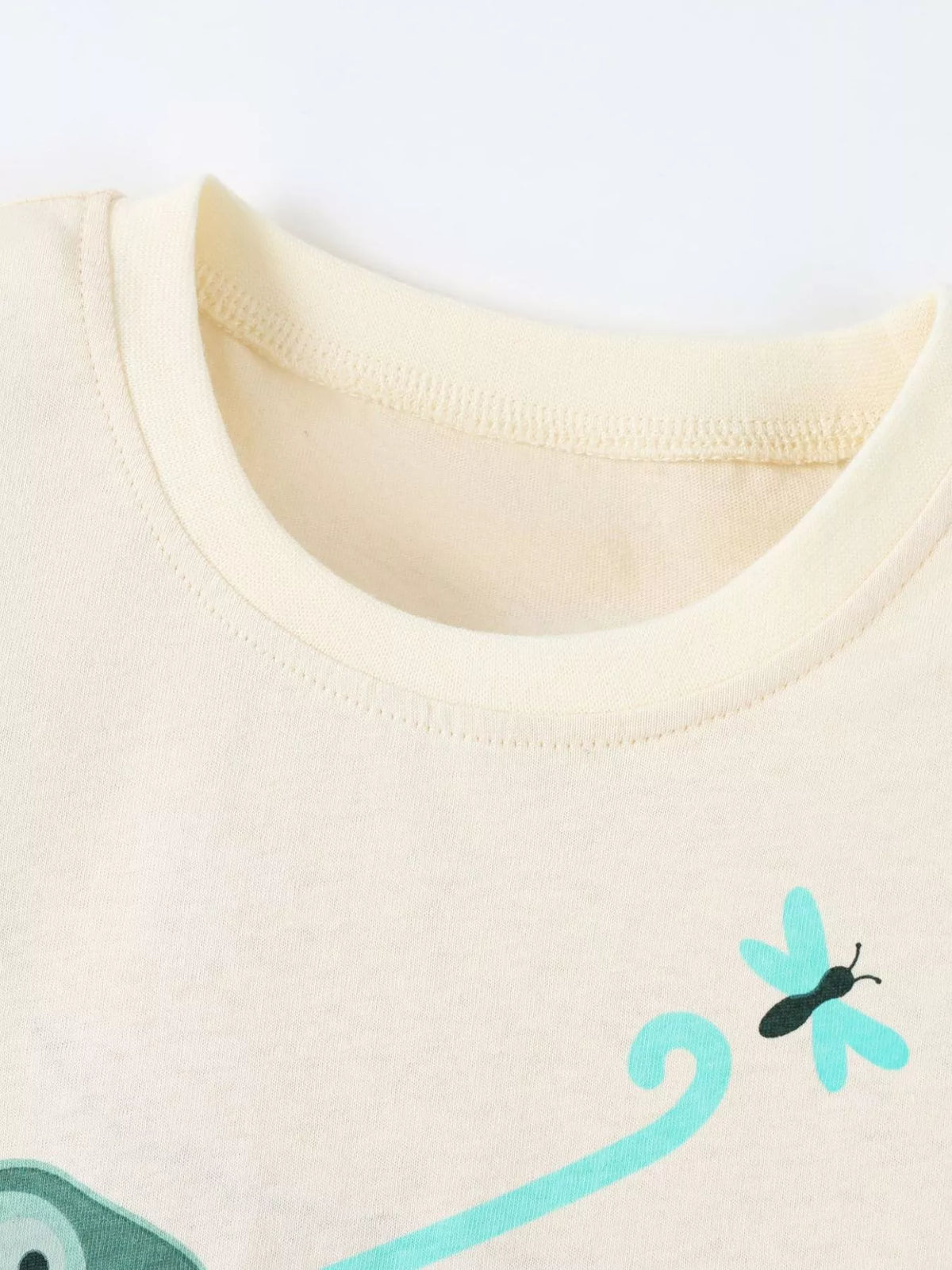 Children's Chameleon Catching Insect Graphic T-Shirt - Lilixa.store