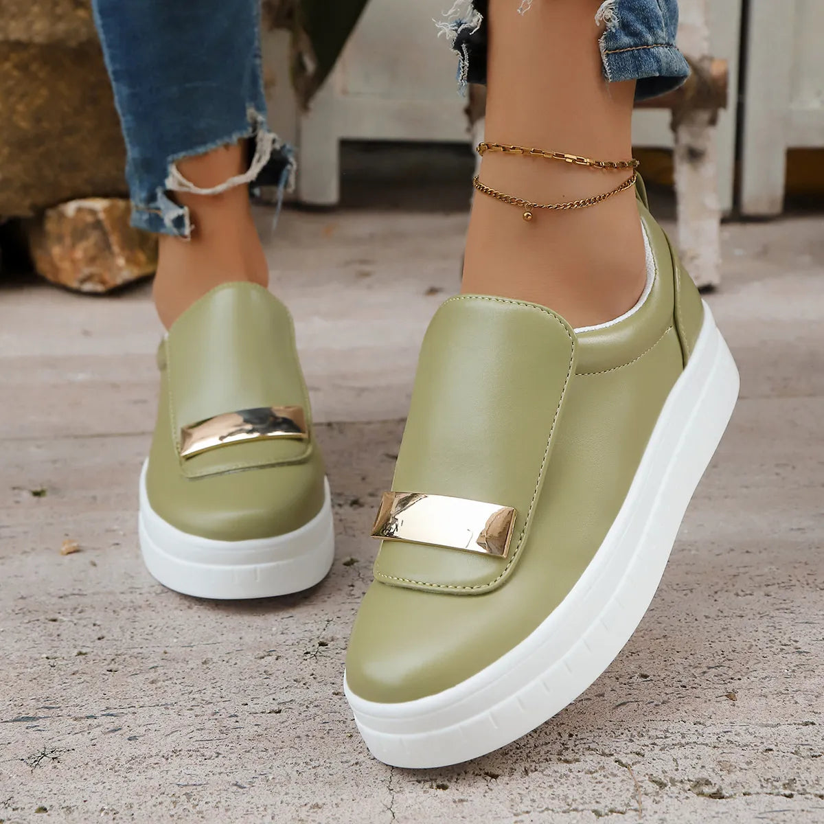 Round Toe Platform Loafers in Green