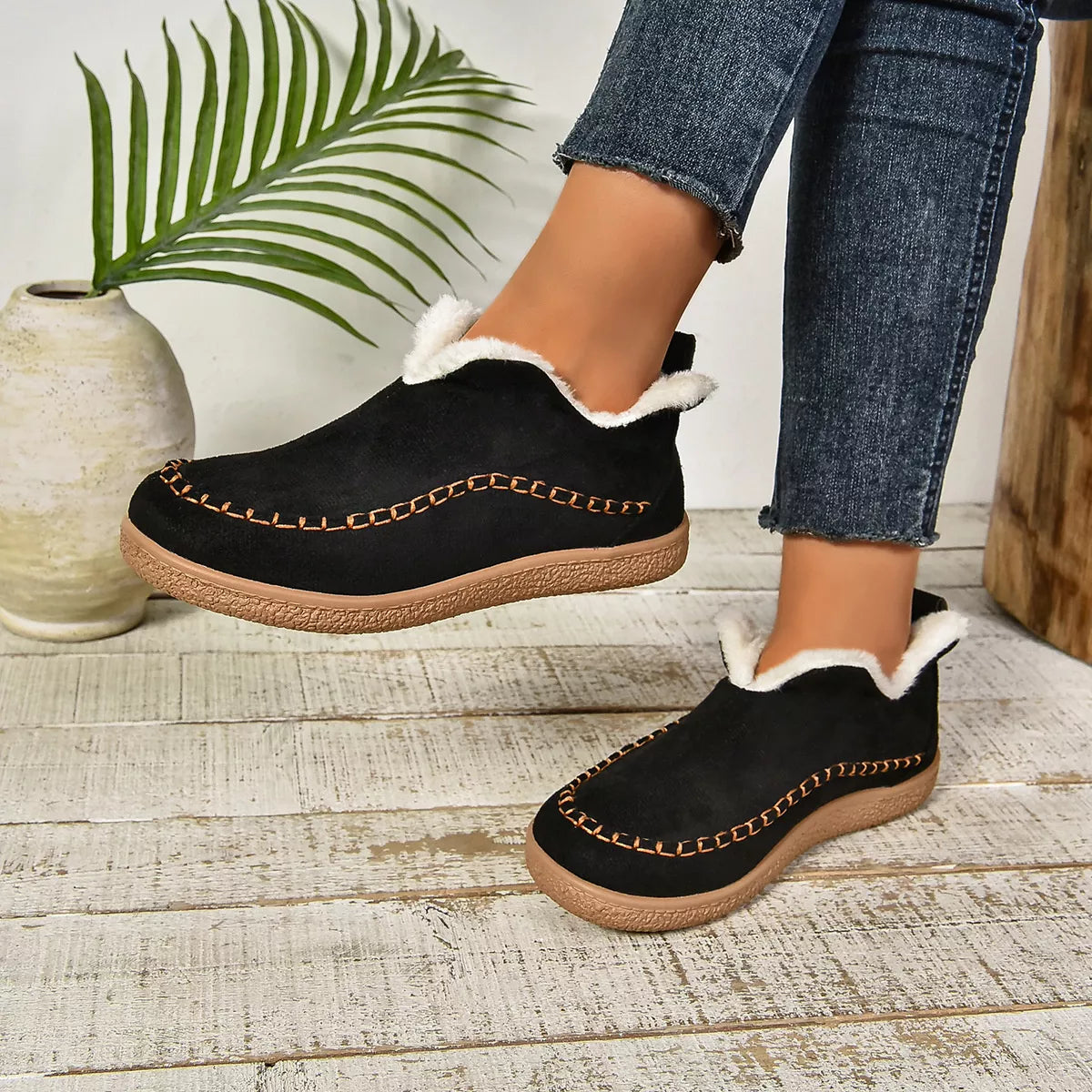 Round Toe Plush Lined Shoes - Lilixa.store