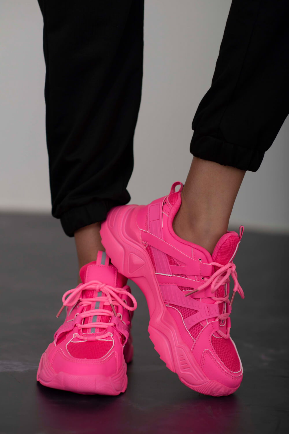 Berness Running Late Chunky Sole Athletic Sneakers in Hot Pink - Lilixa.store