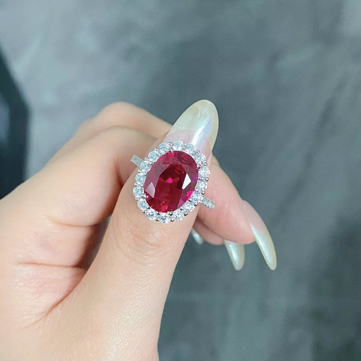 925 Sterling Silver Ring with Oval Diamond Accents - Lilixa.store