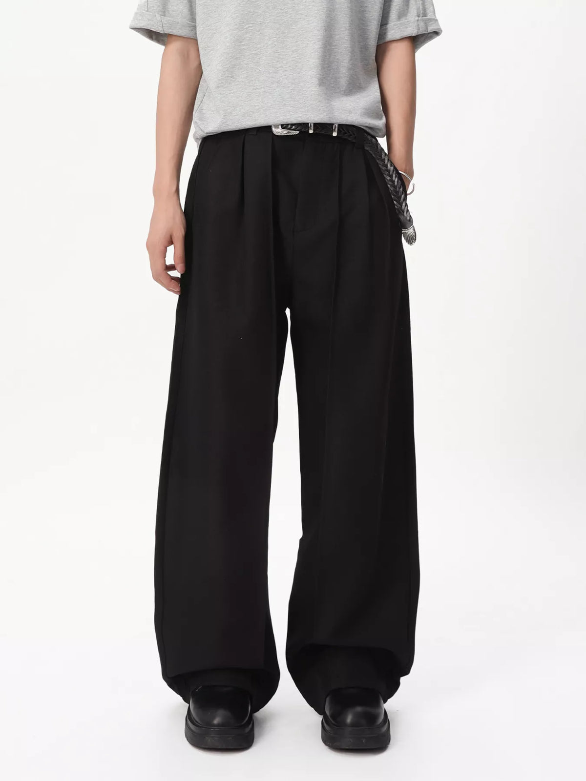 Men's Wide-Leg Pleated Pants in Black