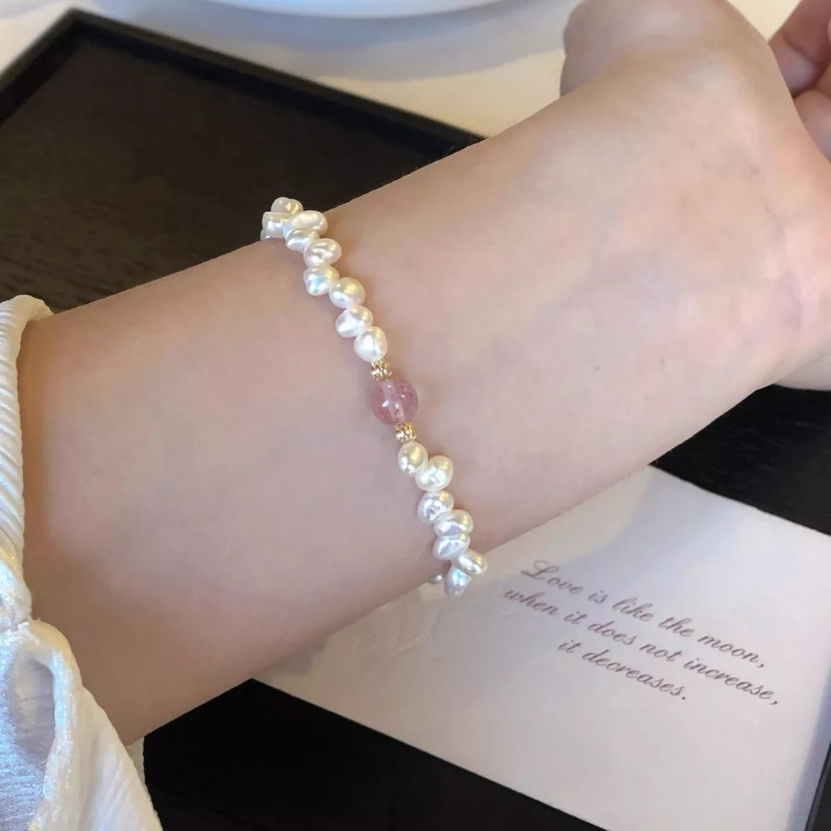 Pearl & Crystal Bracelet - Lilixa.store