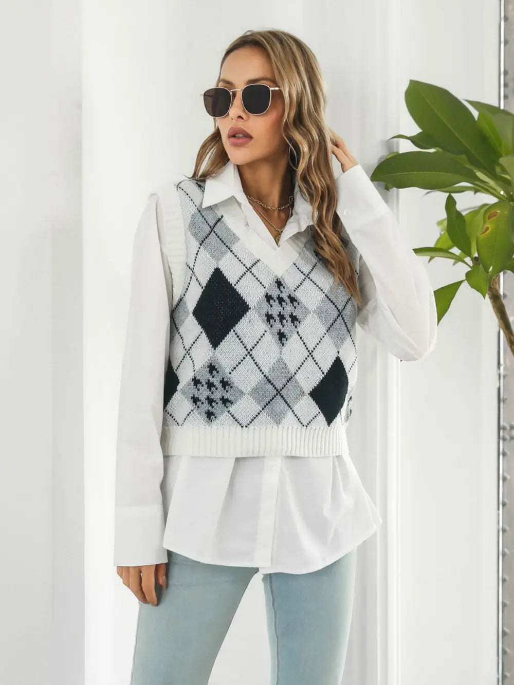 V-Neck Plaid Sweater Vest in White, view 3