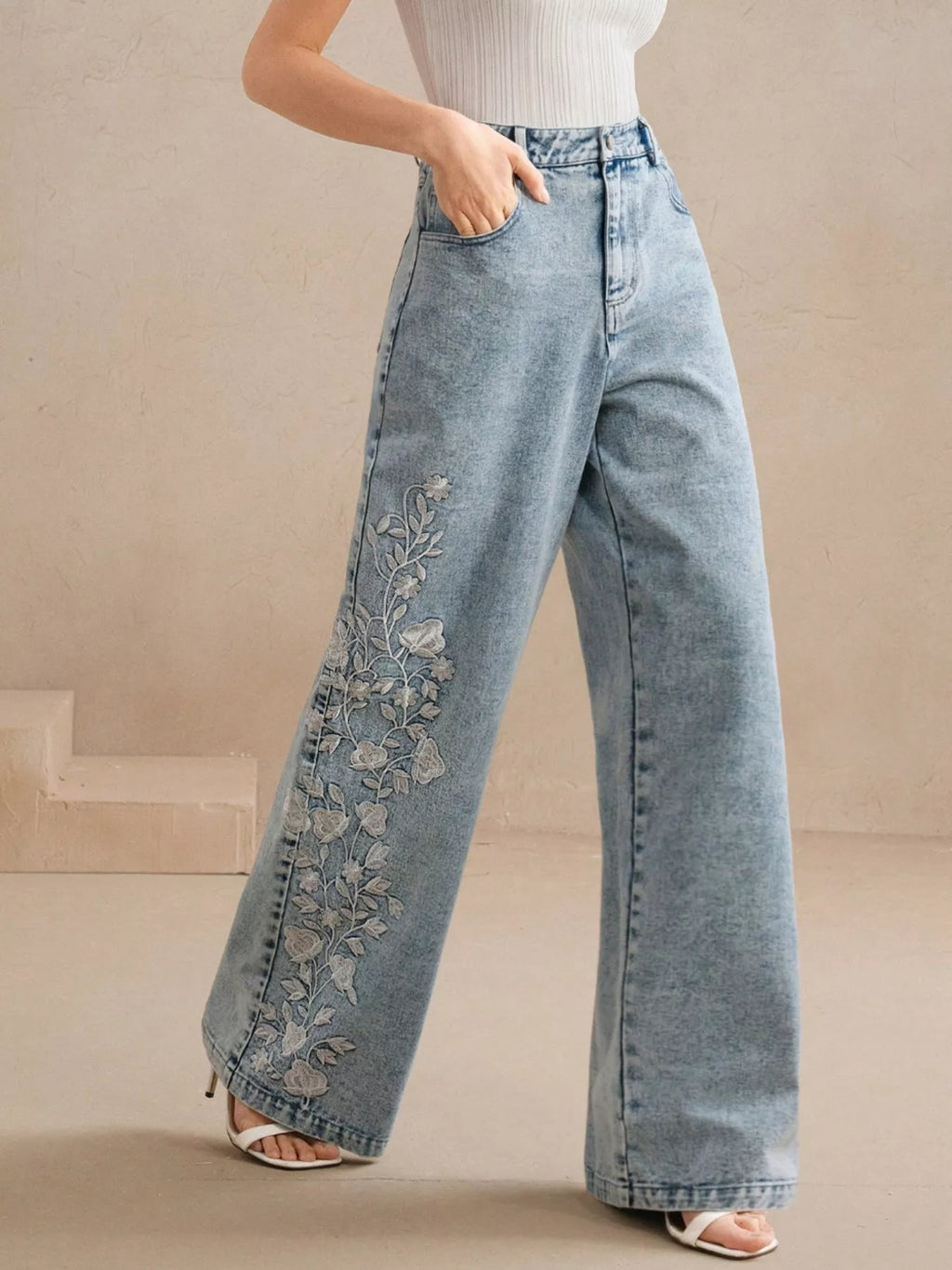 Embroidered Wide-Leg Jeans - Lilixa.store