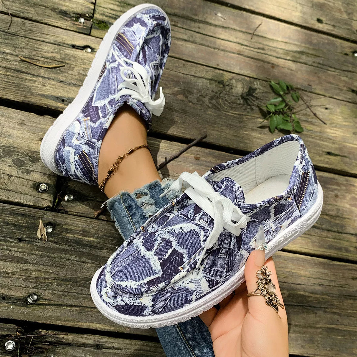 Round Toe Lace Up Sneakers - Lilixa.store