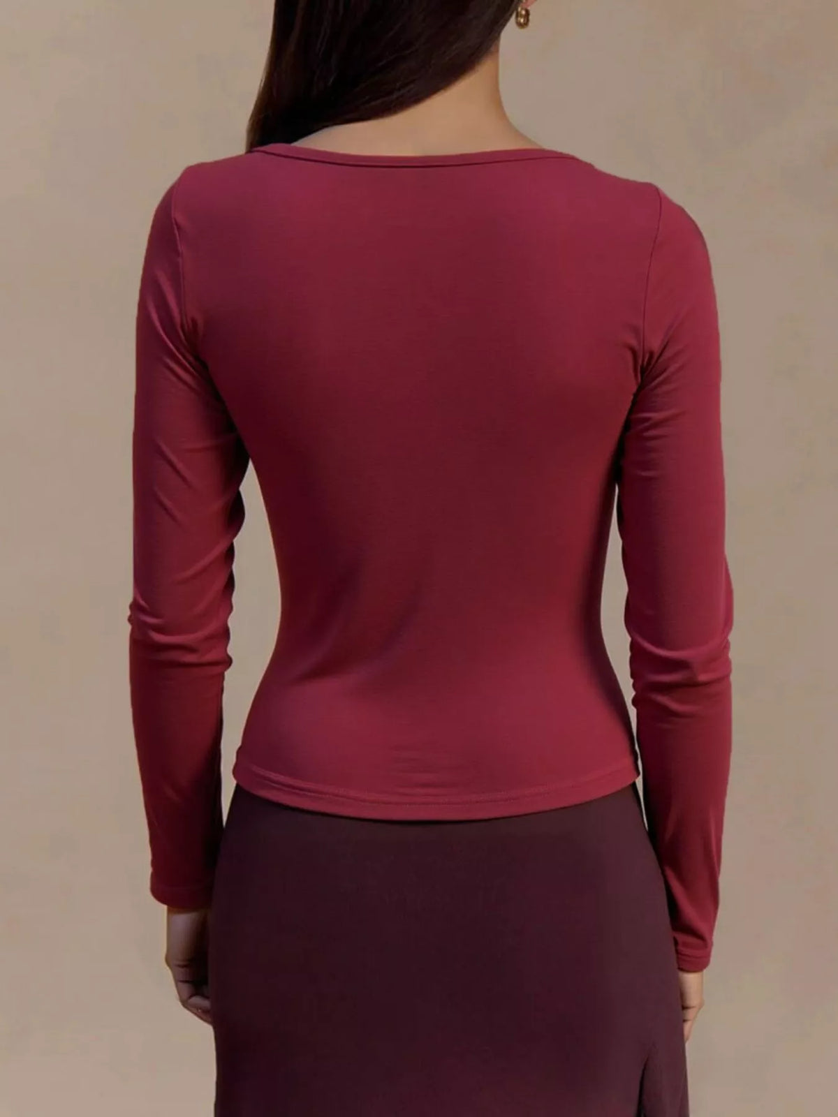 Elegant V-Neck Long Sleeve T-Shirt with Gold Ring Detail in Burgundy, view 5