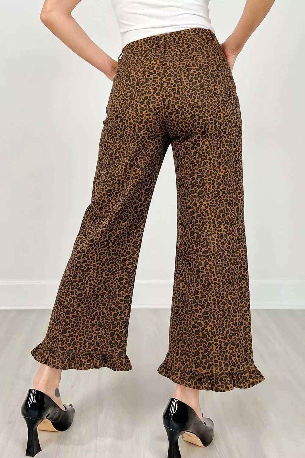 Leopard Print Ruffled Hem Shift Jeans - Lilixa.store